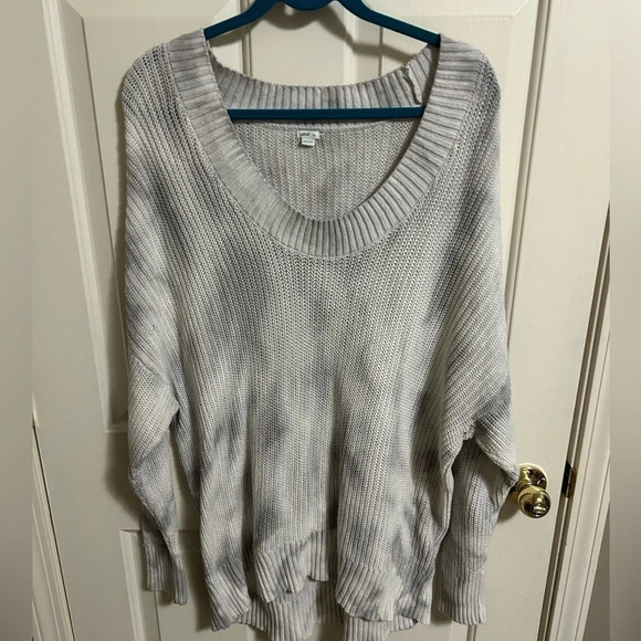 aerie Sweaters - Aerie Gray and White Women's Sweater